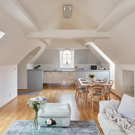 Open Plan In Old Town By Days Apartment Prague