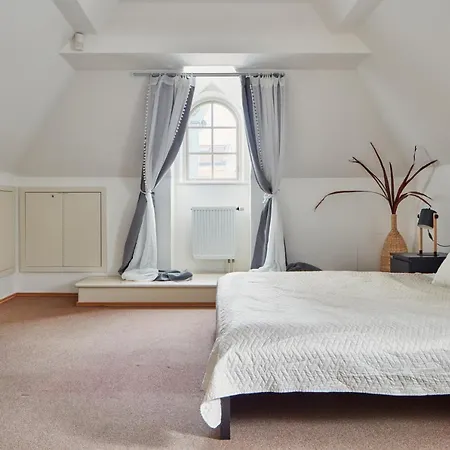 Open Plan In Old Town By Days