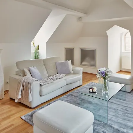 Open Plan In Old Town By Days *